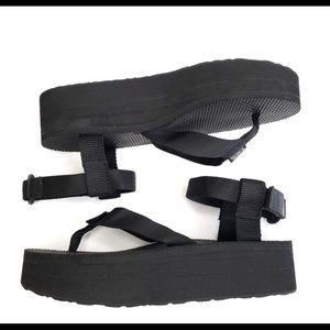 TEVA Flatform Platform Black Thong Flip Flop Ankle Strap Comfort Sandals